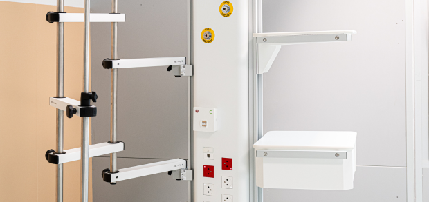 Colonne fixe de distribution de fluides médicaux TRYPODE multicare configurable sur-mesure