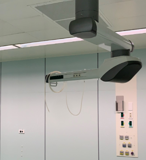 bras à hauteur variable et en option d’un bras d’extension qui permet une libération optimale de l’espace dans le bloc opératoire